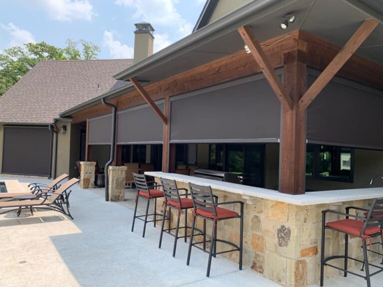 Motorized Retractable Patio Screens for Your Outdoor Kitchen